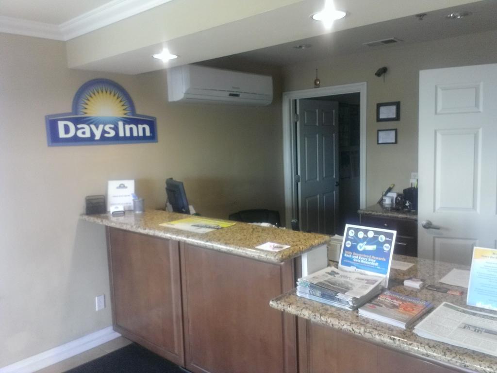 Days Inn By Wyndham Kingman East Eksteriør billede