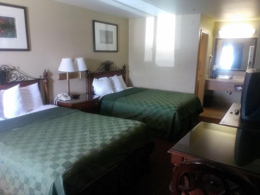 Days Inn By Wyndham Kingman East Eksteriør billede