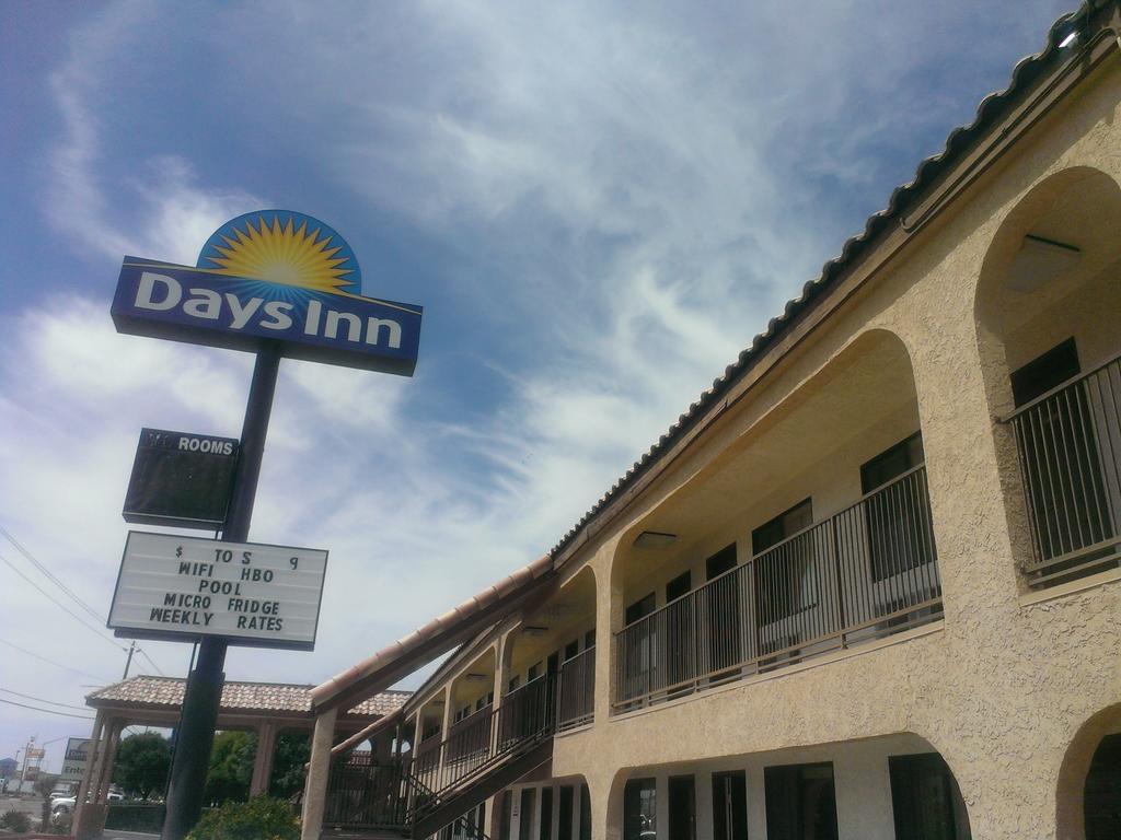 Days Inn By Wyndham Kingman East Eksteriør billede