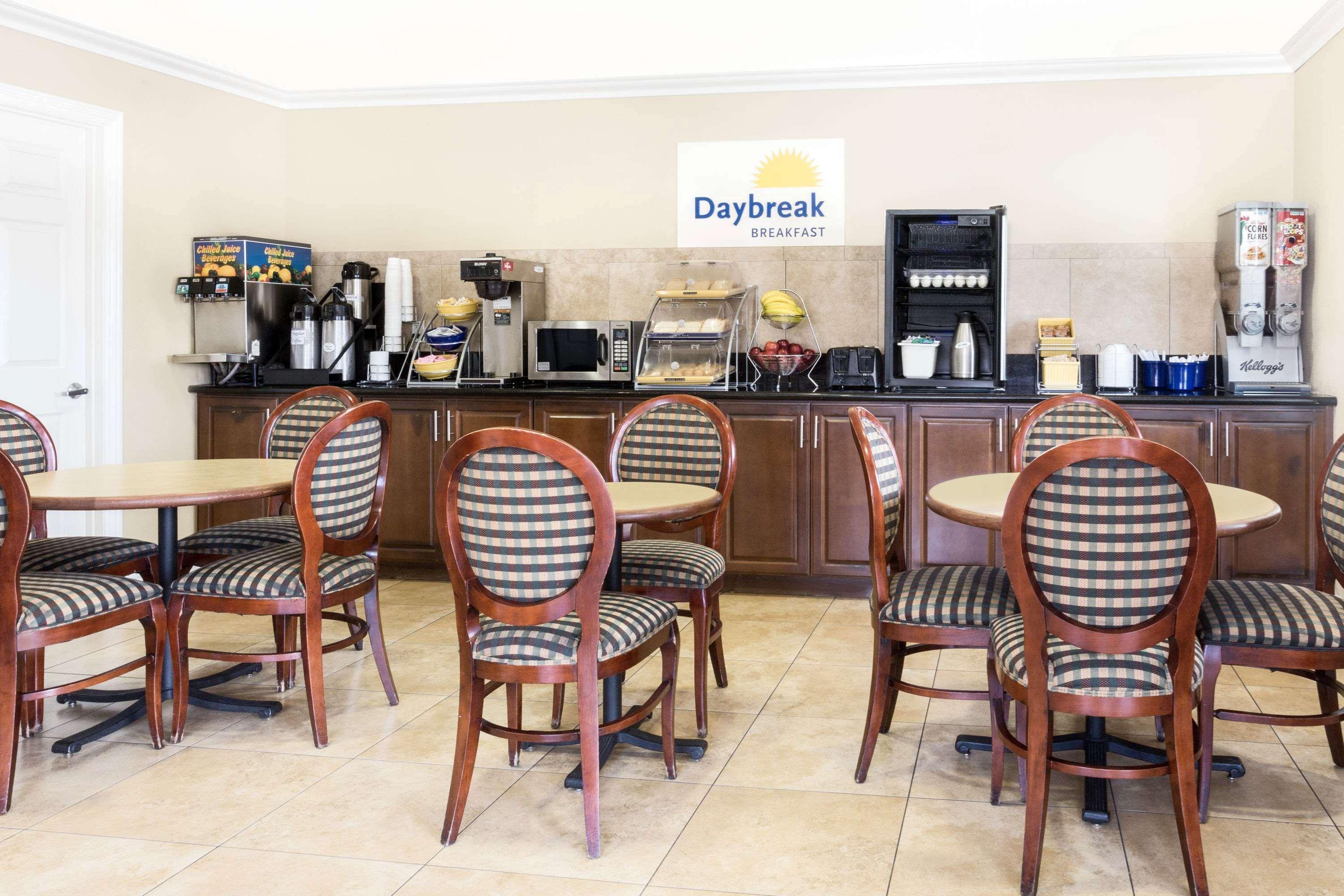 Days Inn By Wyndham Kingman East Eksteriør billede