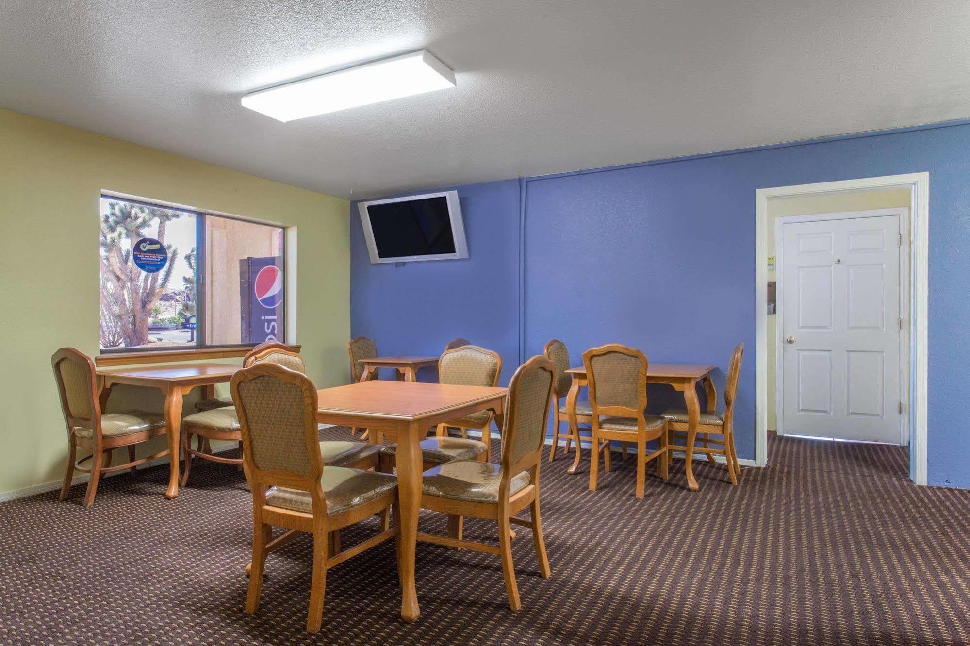 Days Inn By Wyndham Kingman East Eksteriør billede