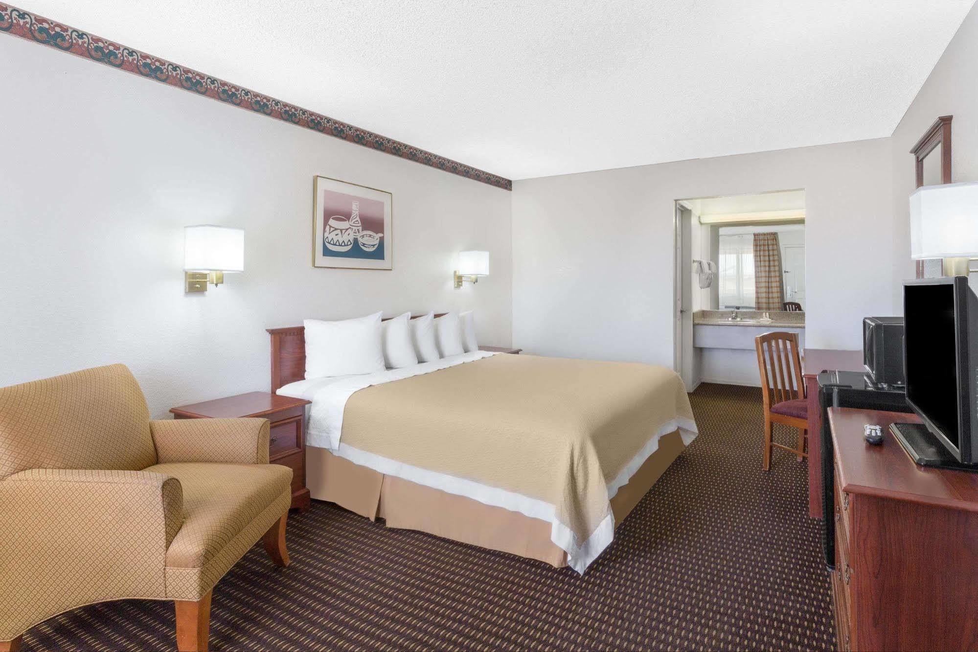 Days Inn By Wyndham Kingman East Eksteriør billede