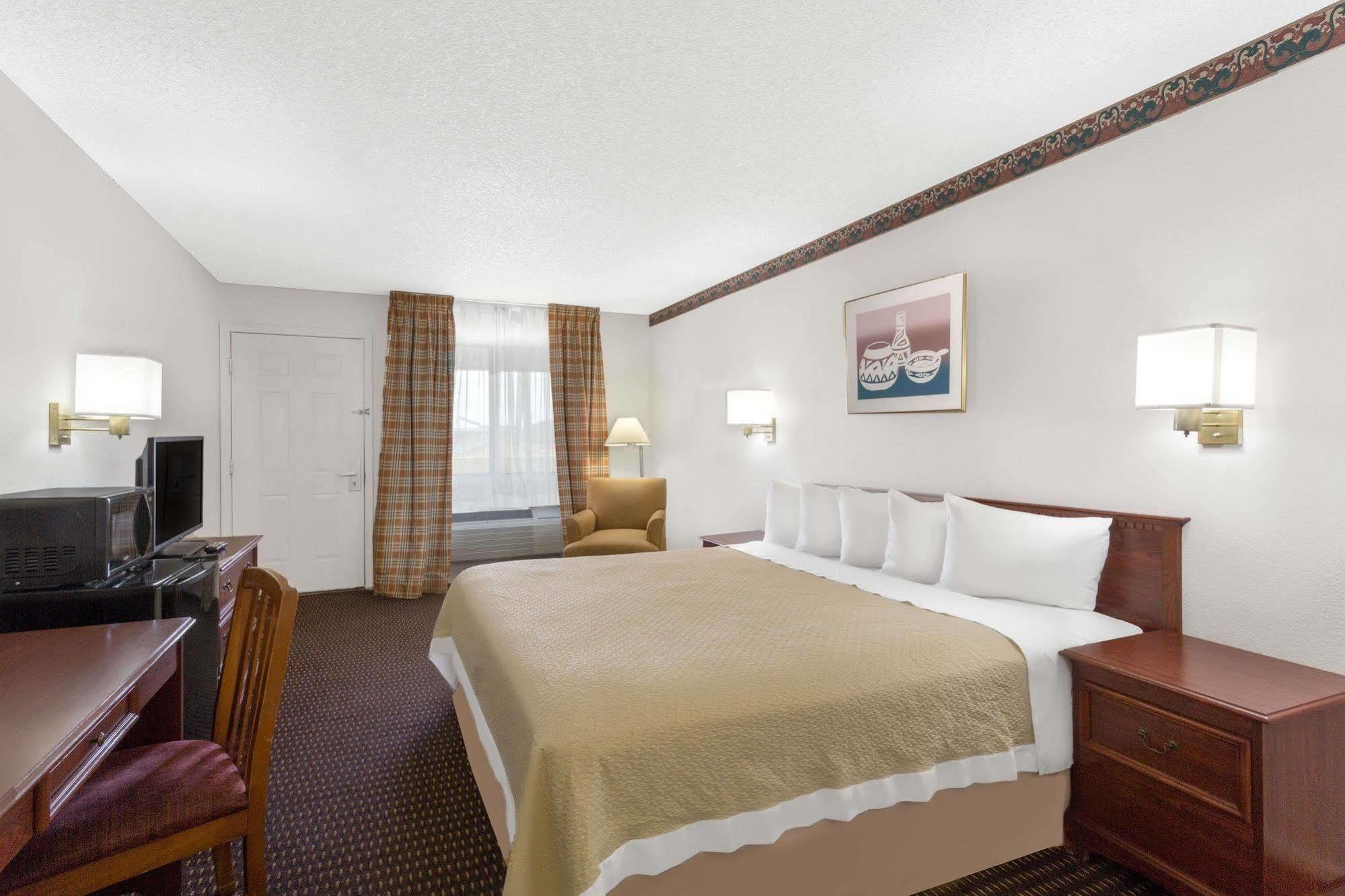 Days Inn By Wyndham Kingman East Eksteriør billede